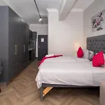 Boutique Block In Woodstock 101