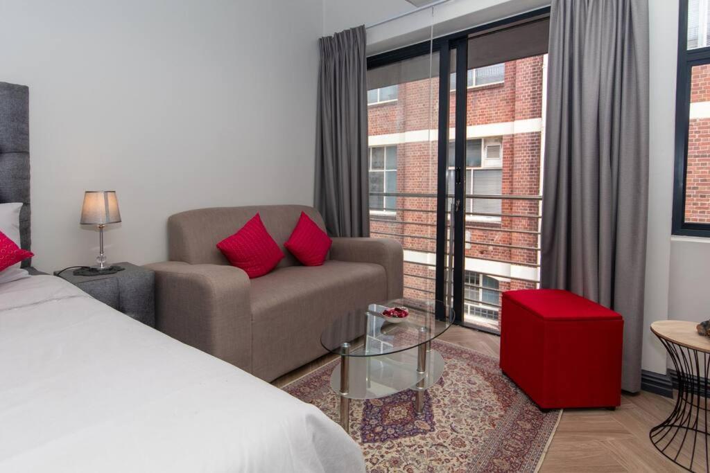 Boutique Block In Woodstock 101 *