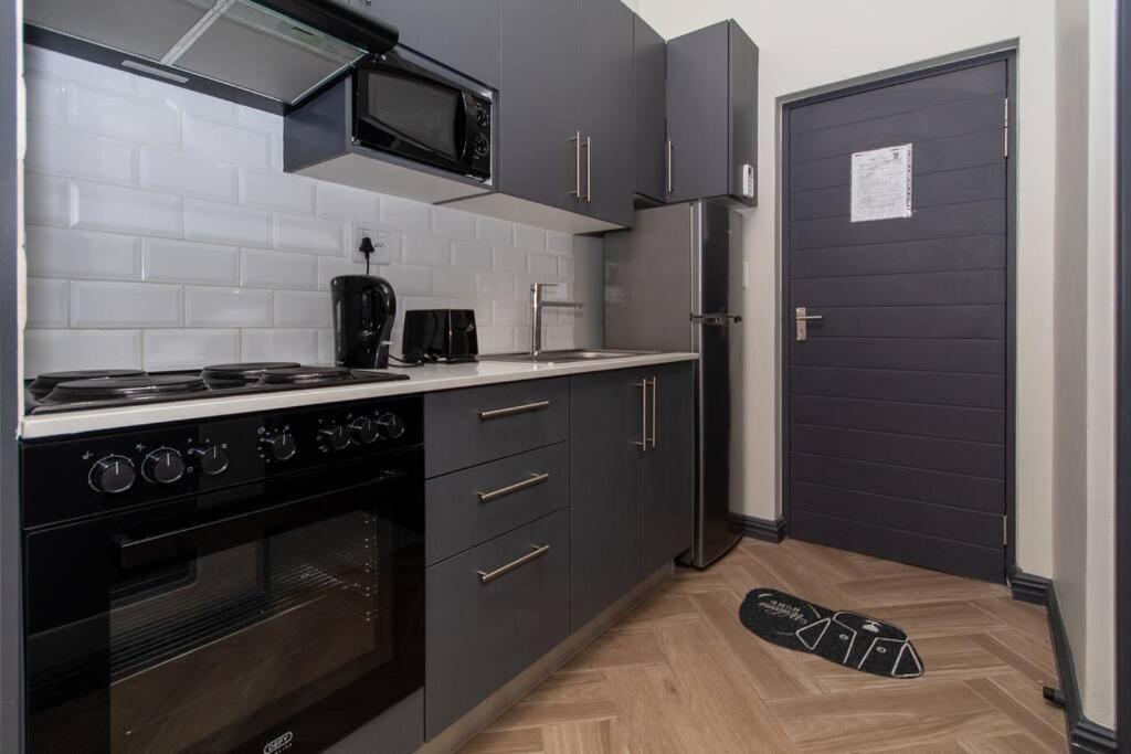 Boutique Block In Woodstock 101 Apartment