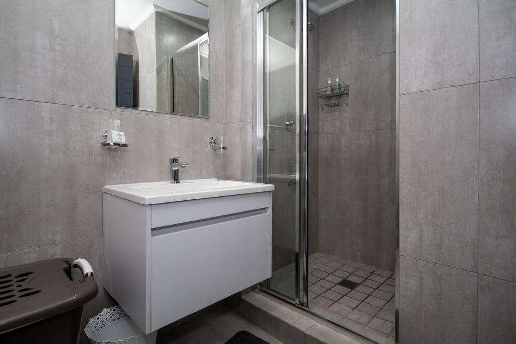 Boutique Block In Woodstock 101 Apartment *